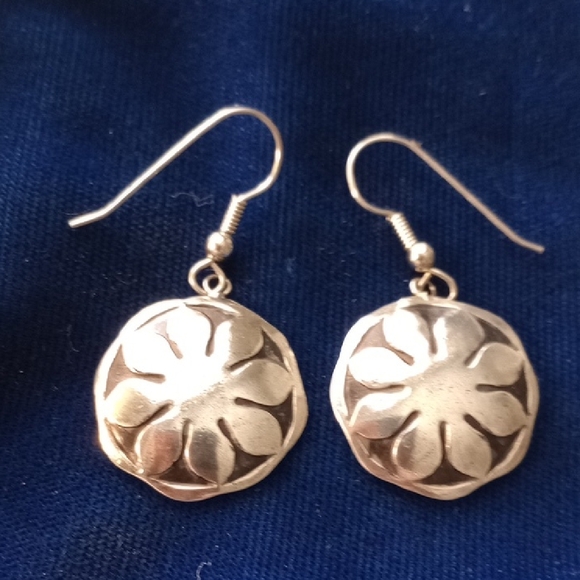 Daisy Sterling Silver Dangle Earrings - Picture 2 of 11